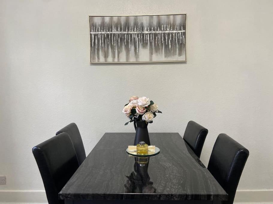 2 Bedroom Flat In London Eksteriør bilde