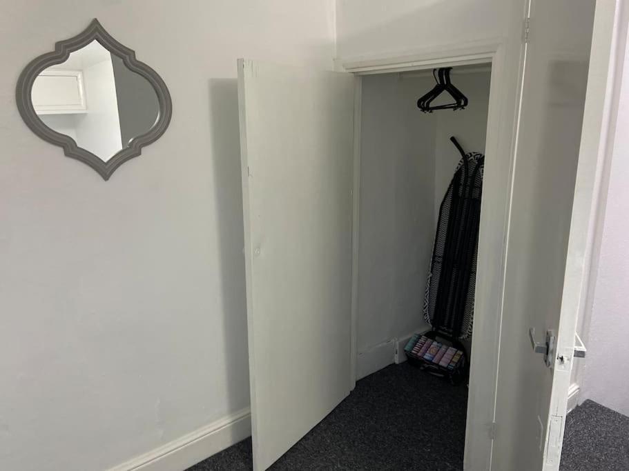 2 Bedroom Flat In London Eksteriør bilde