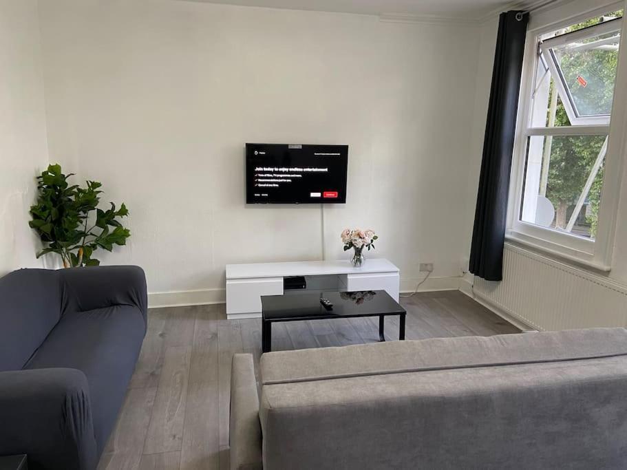 2 Bedroom Flat In London Eksteriør bilde