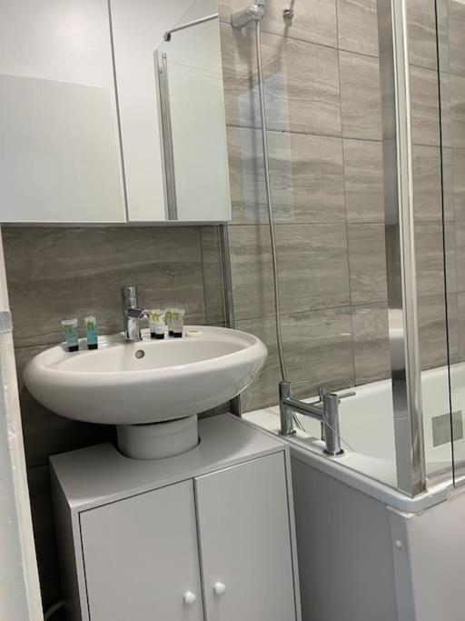2 Bedroom Flat In London Eksteriør bilde