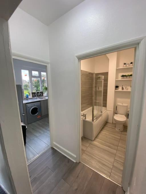 2 Bedroom Flat In London Eksteriør bilde